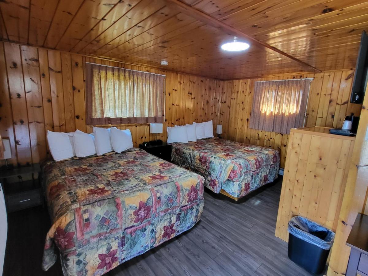 Sunset Motel At Armand'S Gardens Saint Ignace Exterior photo