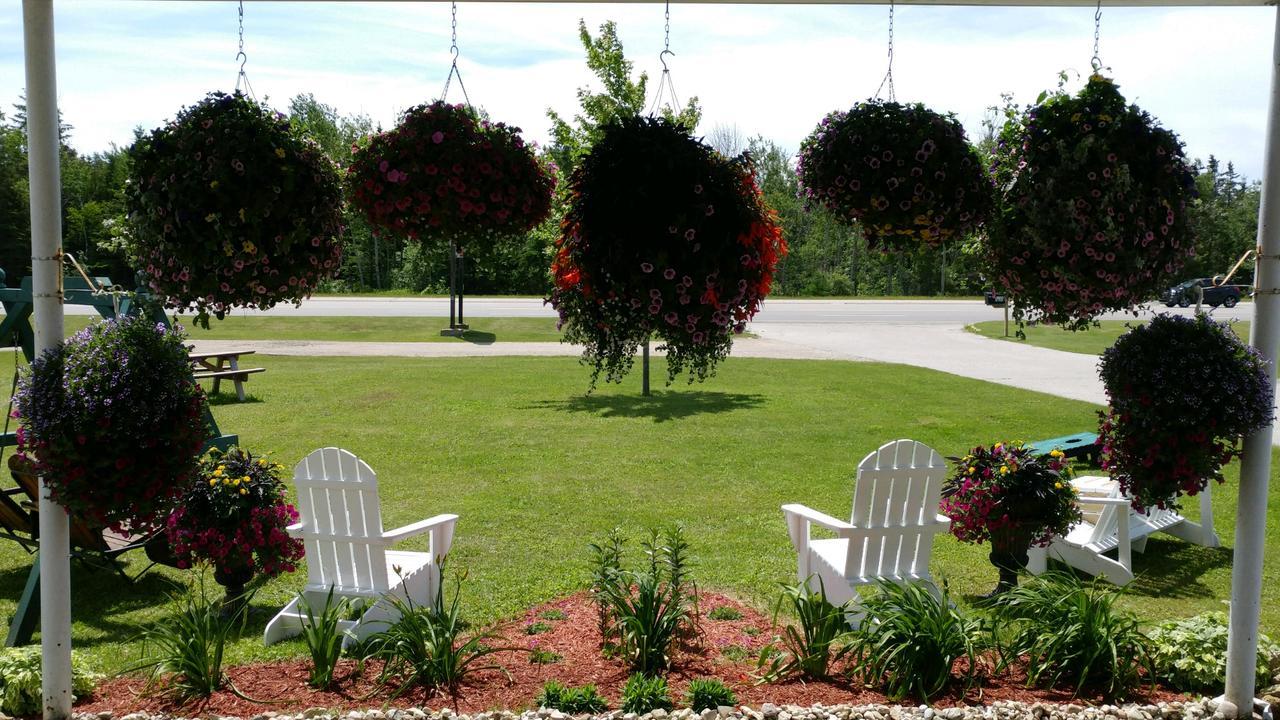 Sunset Motel At Armand'S Gardens Saint Ignace Exterior photo